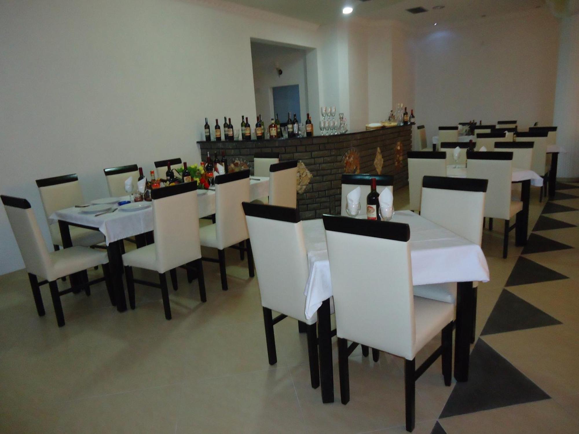 Hotel Albatros Призрен Екстериор снимка