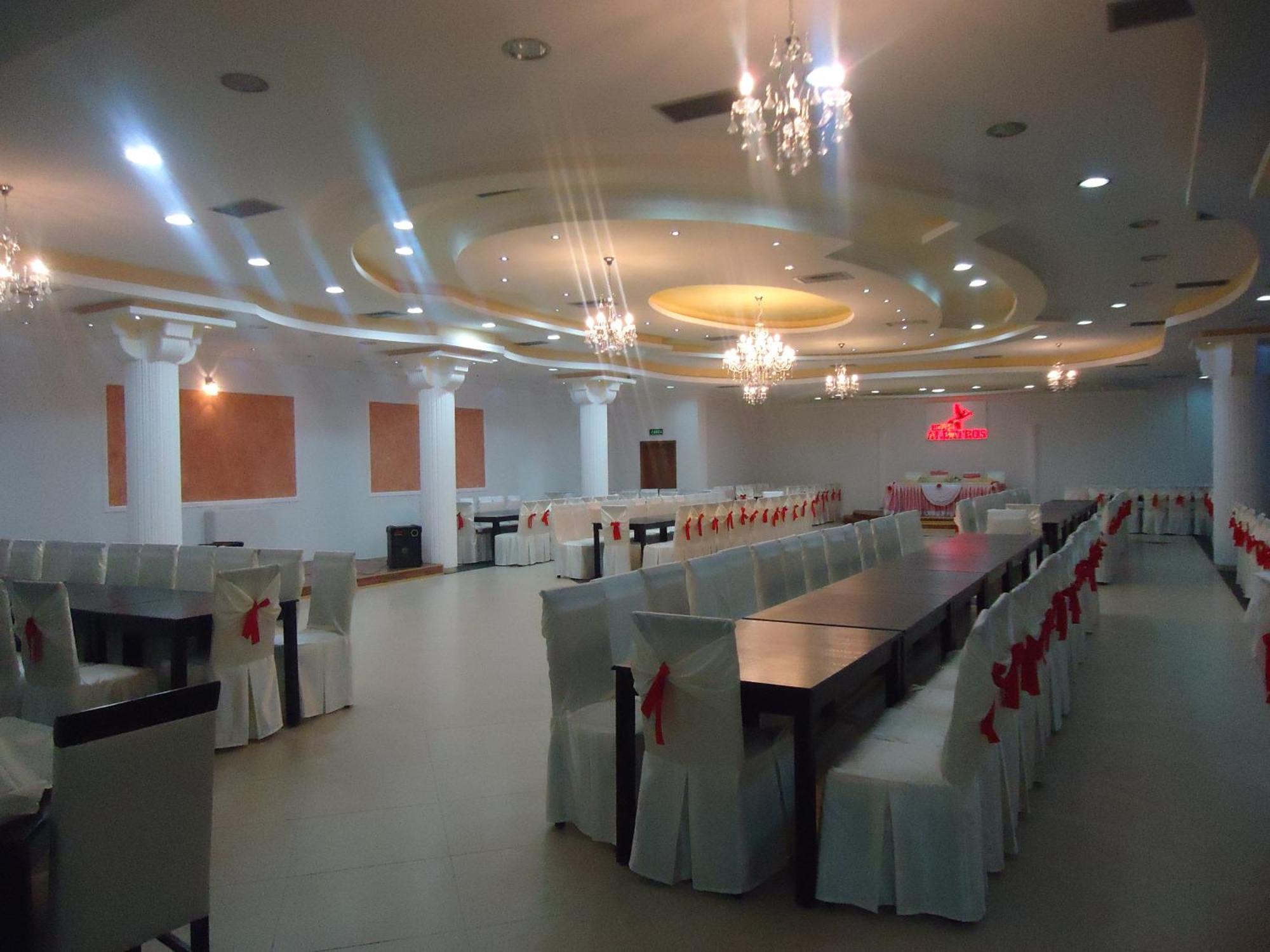 Hotel Albatros Призрен Екстериор снимка