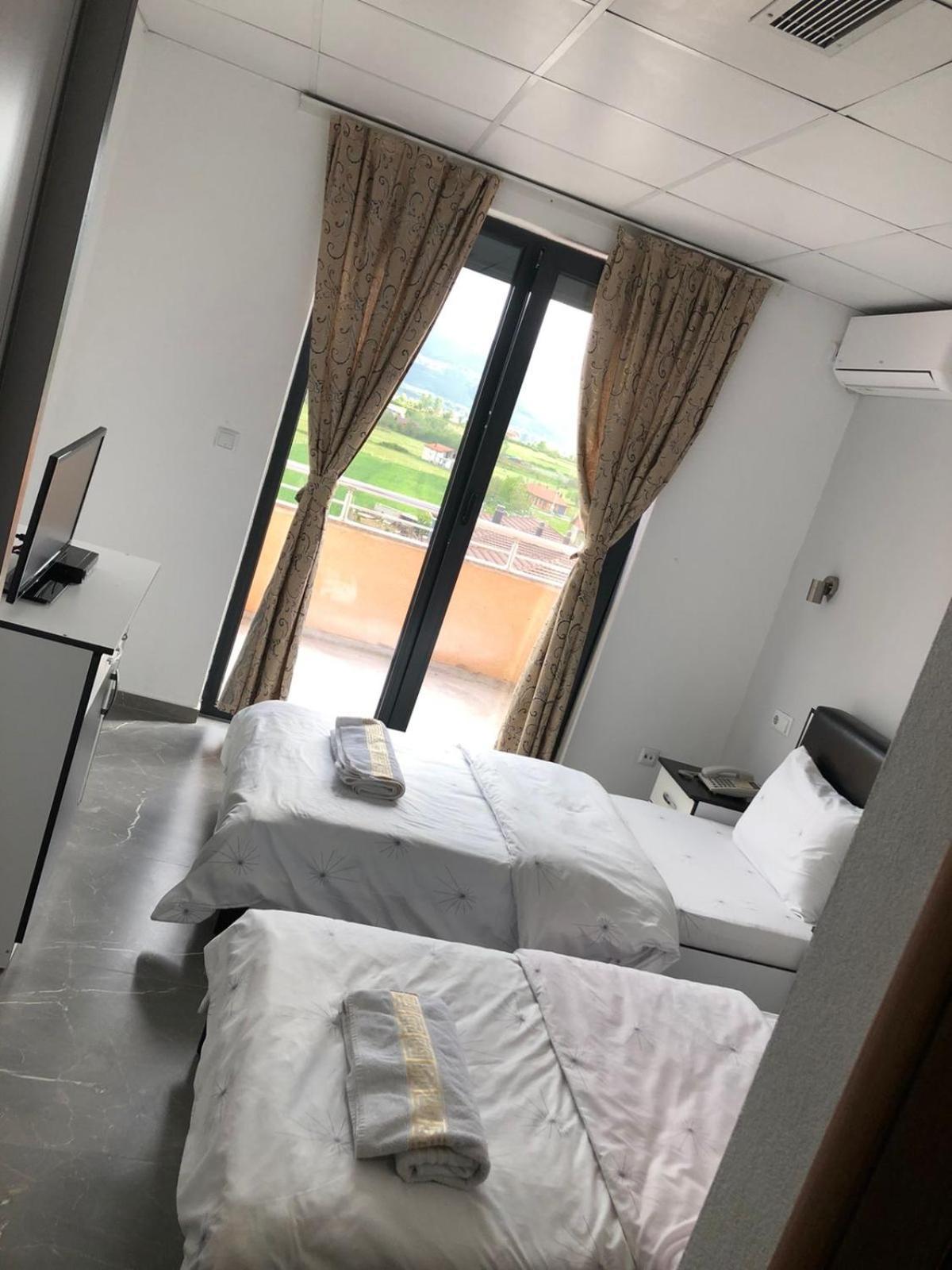 Hotel Albatros Призрен Екстериор снимка