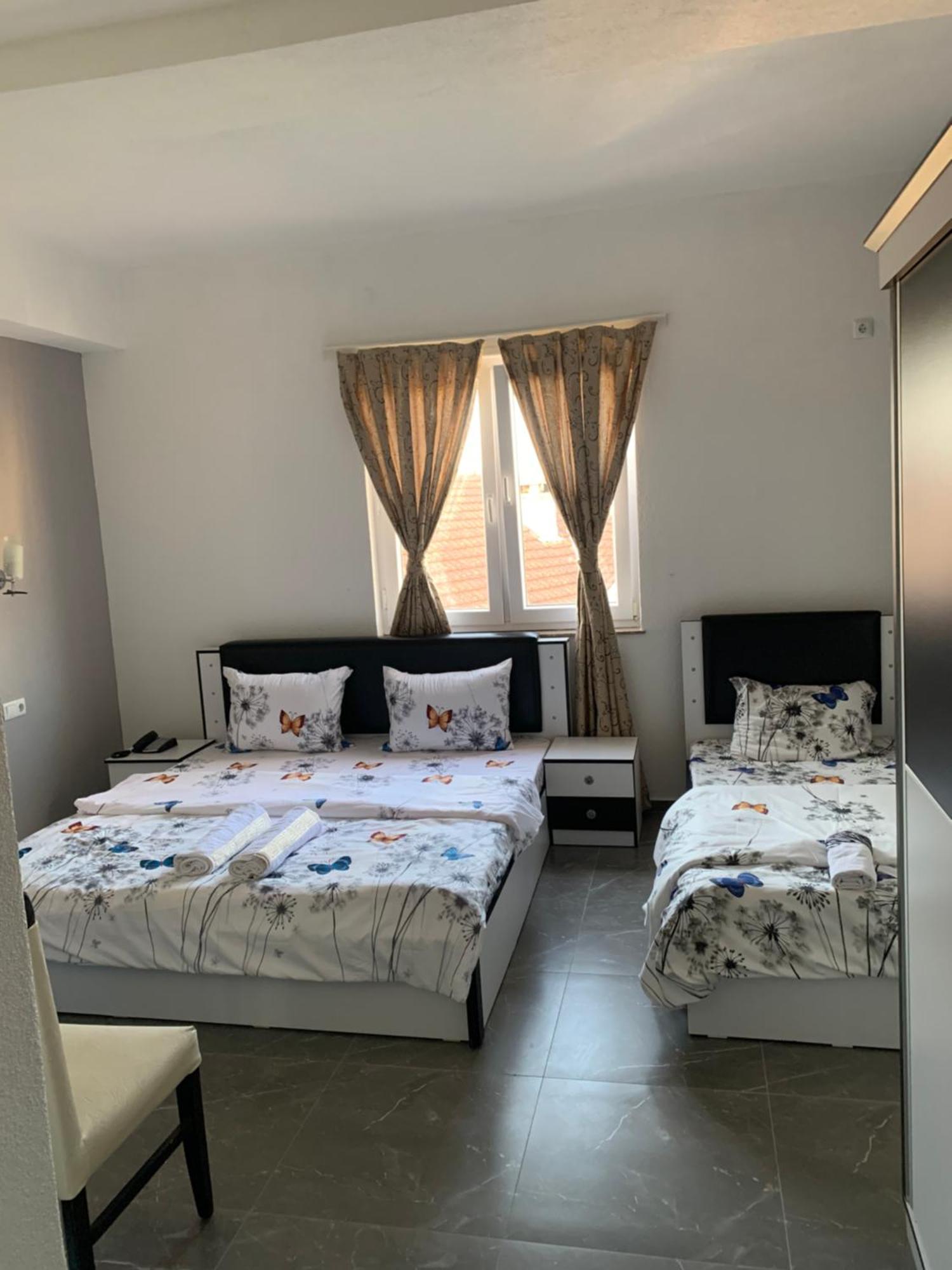 Hotel Albatros Призрен Екстериор снимка