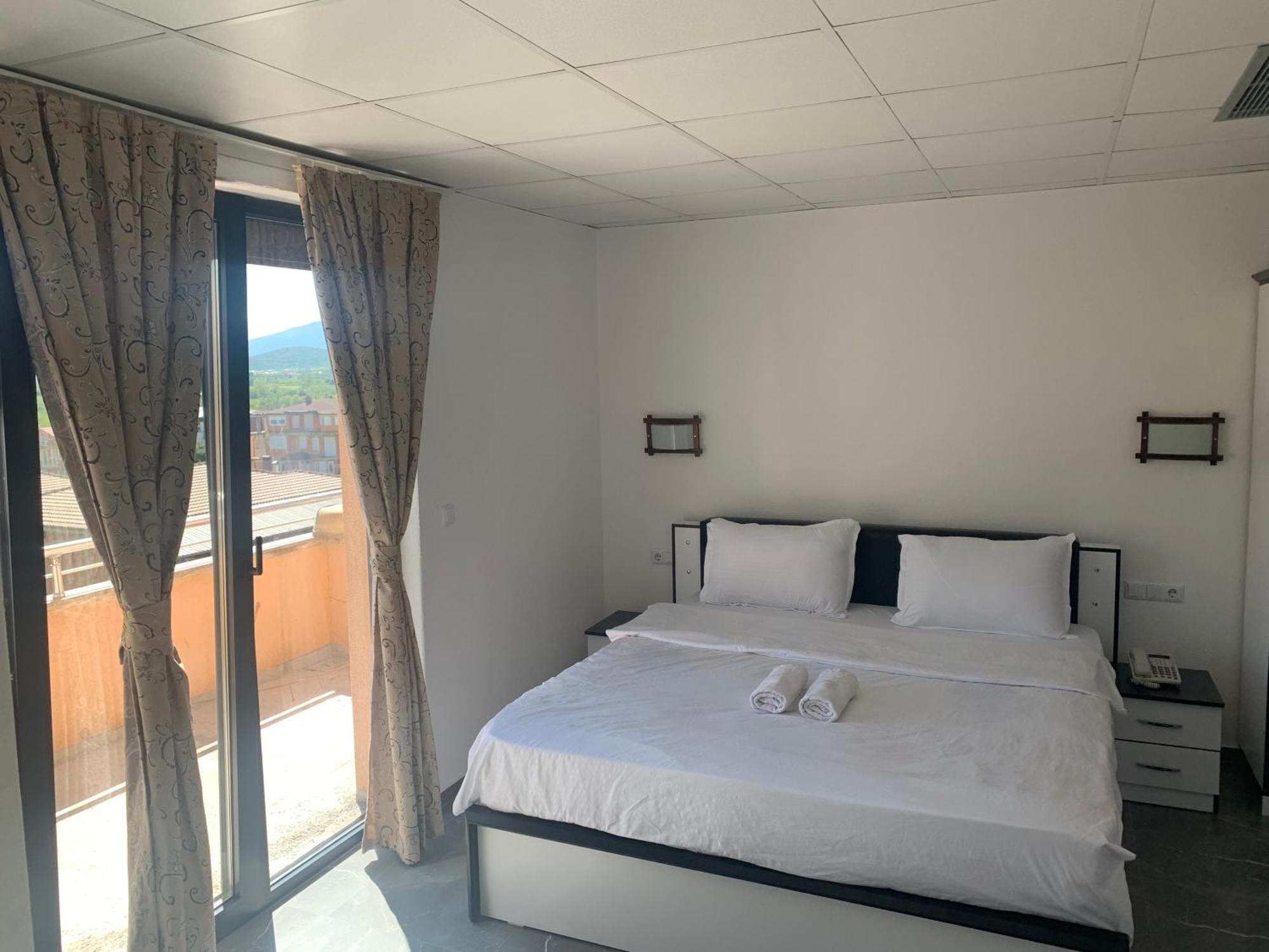 Hotel Albatros Призрен Екстериор снимка