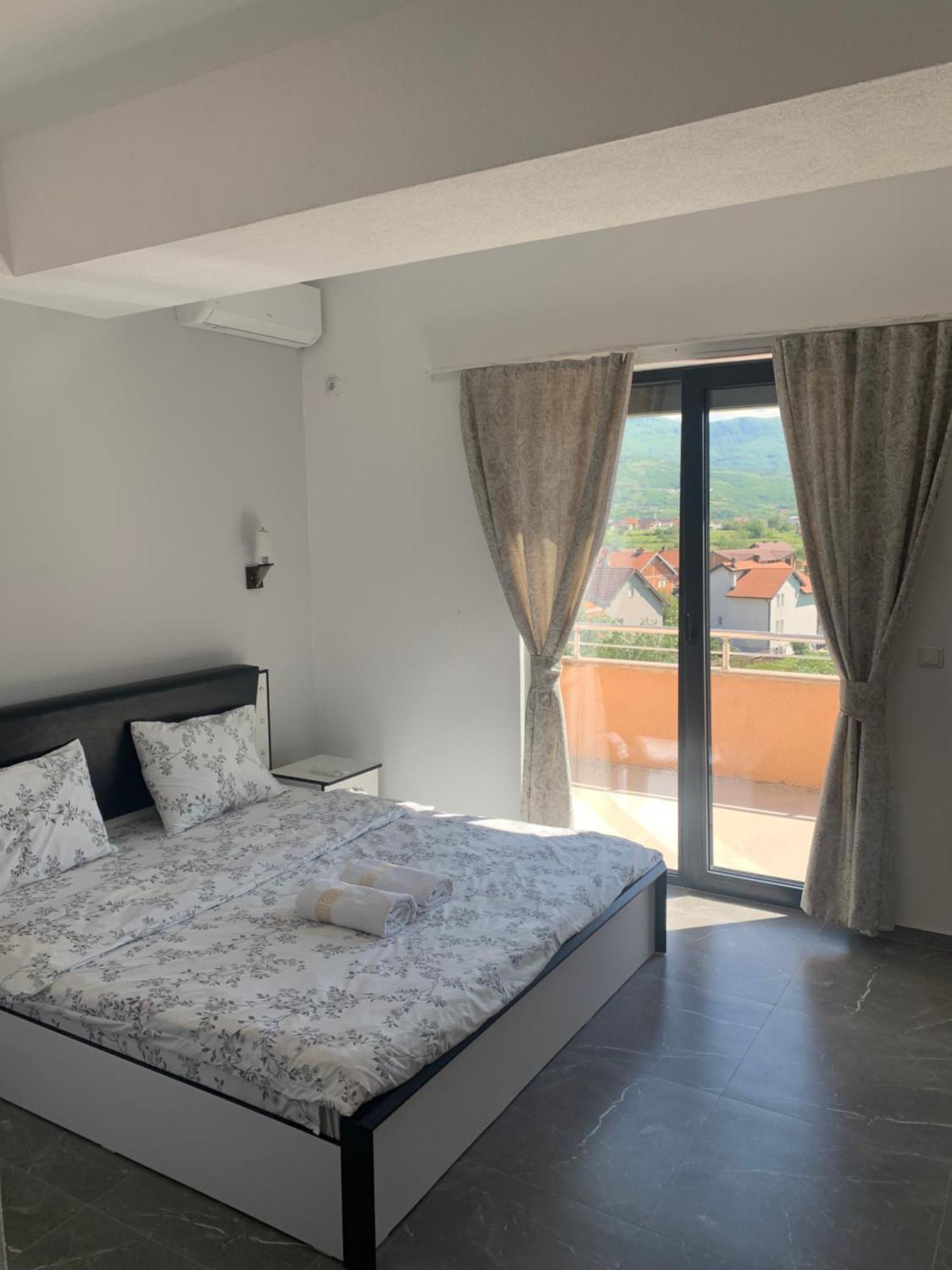 Hotel Albatros Призрен Екстериор снимка