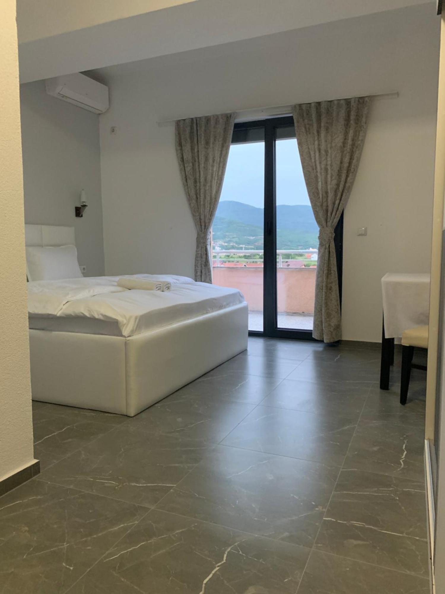 Hotel Albatros Призрен Екстериор снимка