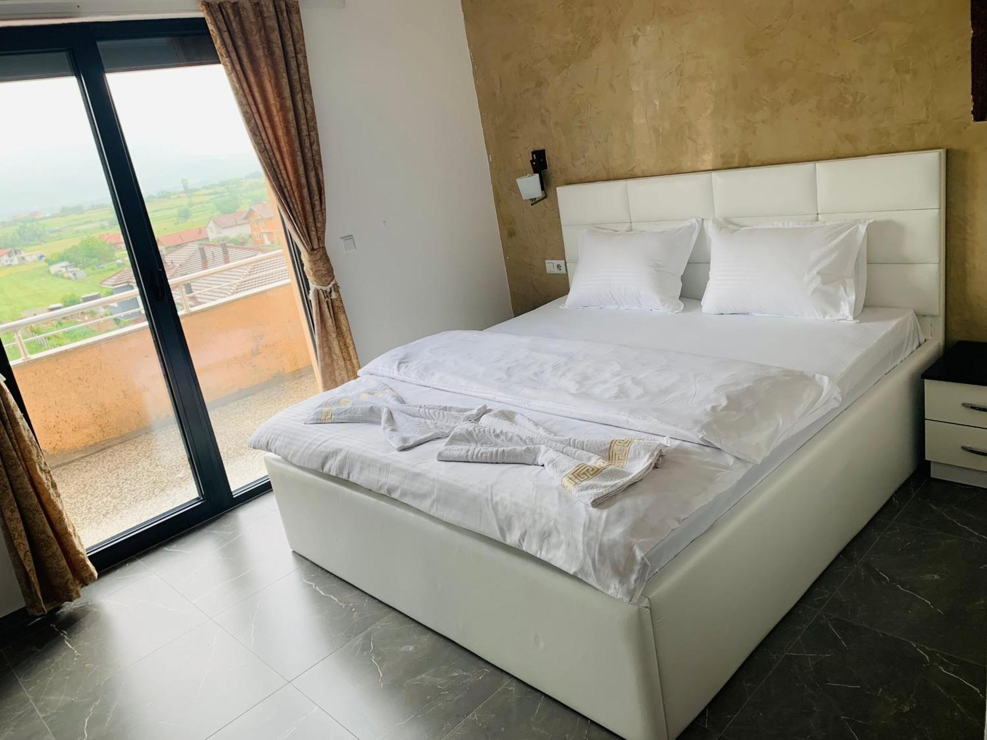 Hotel Albatros Призрен Екстериор снимка