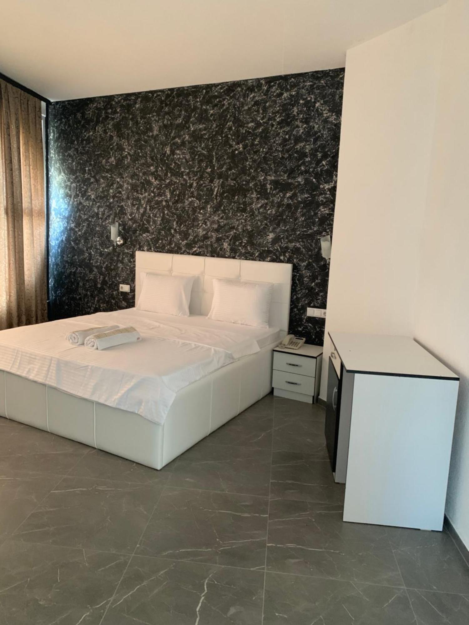 Hotel Albatros Призрен Екстериор снимка