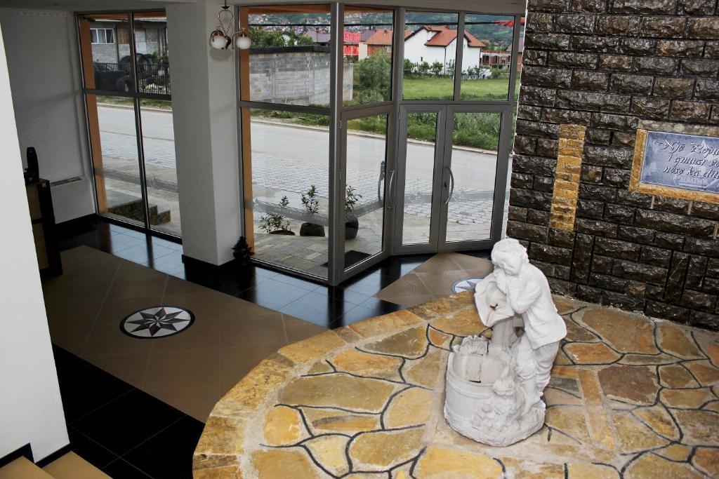 Hotel Albatros Призрен Екстериор снимка